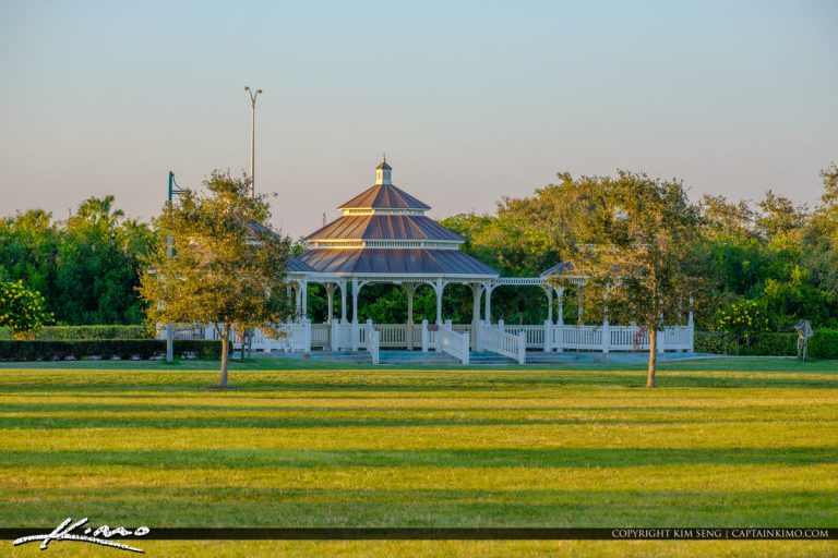 grand-pavilion-riverside-park-vero-beach-florida-royal-stock-photo
