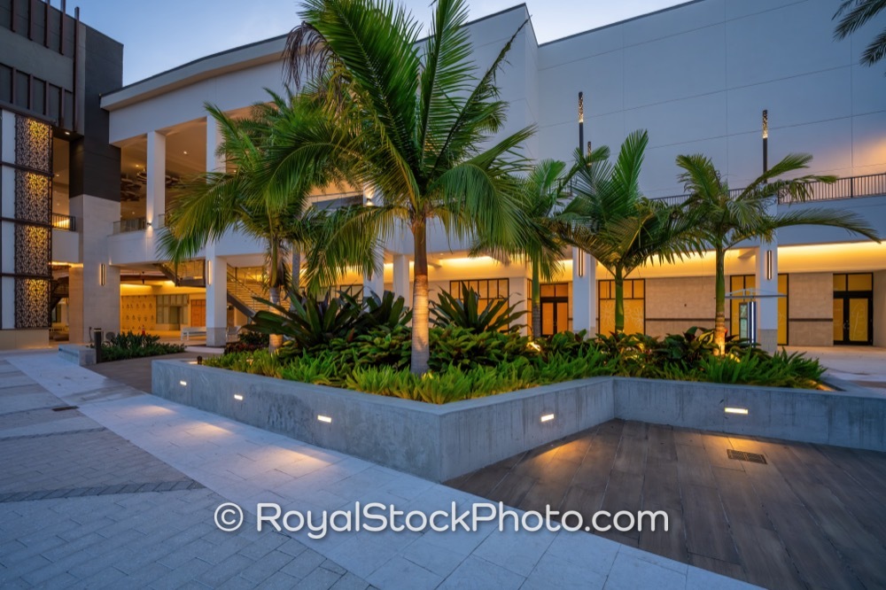 Delight in Dining and Shopping Experiences at Downtown at the Gardens During Golden Hour on Lake Victoria Gardens Avenue 20251110
