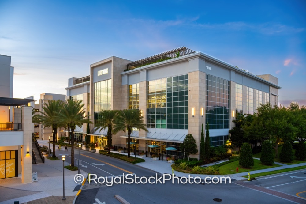 Modern Coastal Lifestyle Showcased at Downtown at the Gardens in Palm Beach Gardens on Lake Victoria Gardens Avenue 20251110