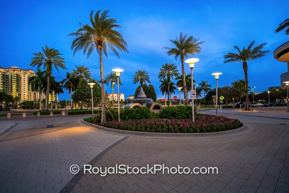 Ideal Evening Out A Vibrant Dining and Entertainment Scene Welcomes Visitors at Downtown at the Gardens on Lake Victoria Gardens Avenue 20251110