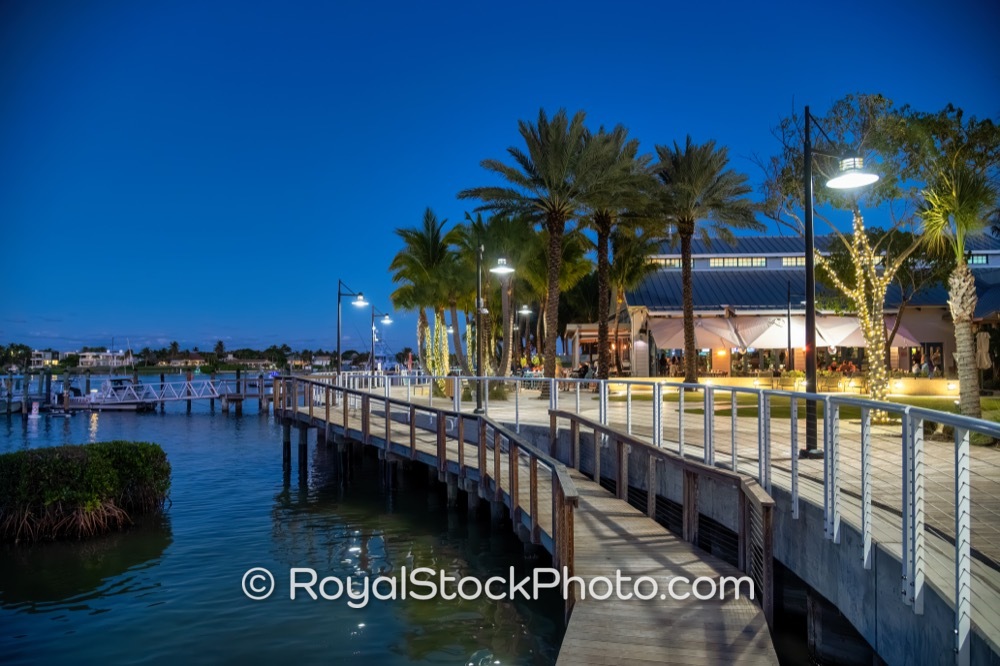 Explore the Vibrant Boardwalk Experience at Jupiter Inlet Marina During a Twinkling Evening on Lighthouse Road 20251113