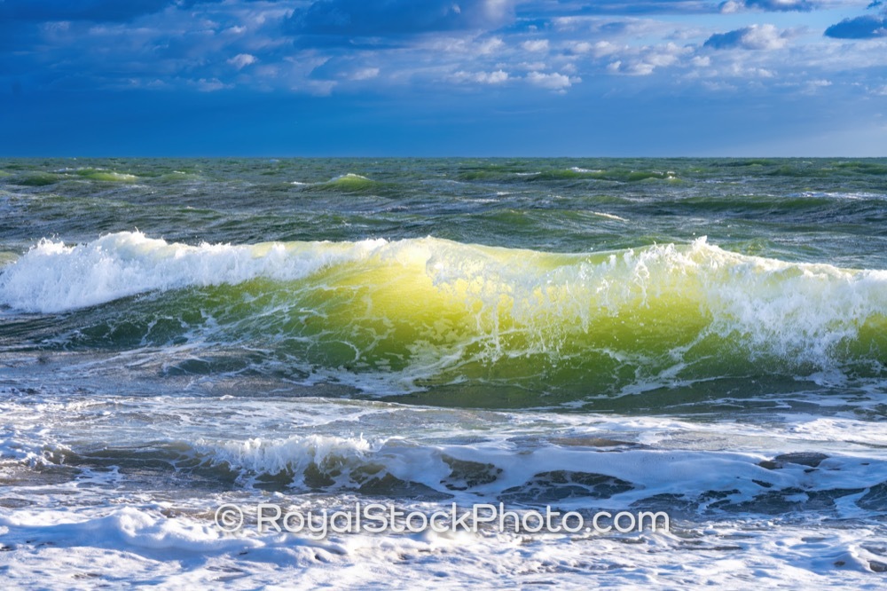 Documenting Dynamic Early Morning Waves Along Juno Beach for Sports Engagement and Tourism on US Highway 1 20251129