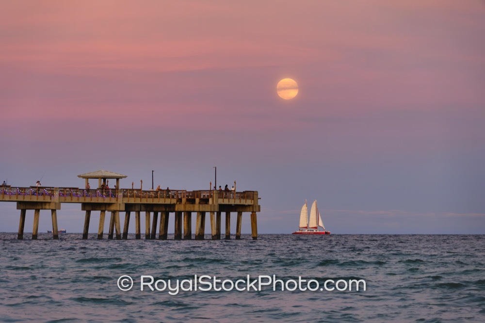 Capture Daily Life and Sunset Beauty at Dania Beach Pier and Full Moon a MustVisit Attraction on North Beach Road 20251204