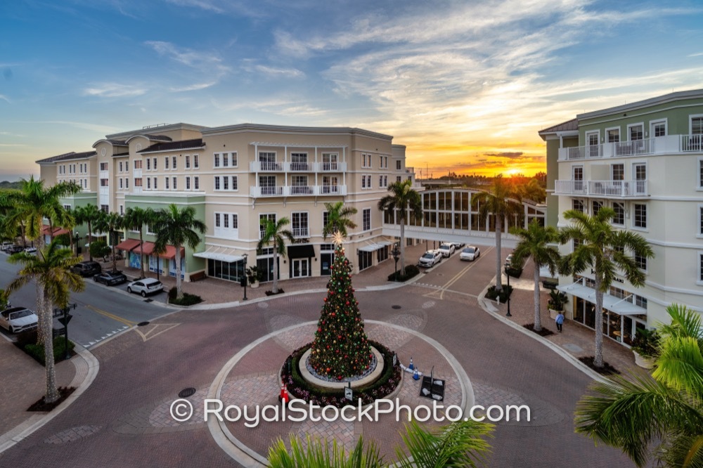 Coastal Community Living Showpieces Vibrant Lifestyle and Scenic Sunset at Harbourside Place in Jupiter on Breakwater Court 20251205