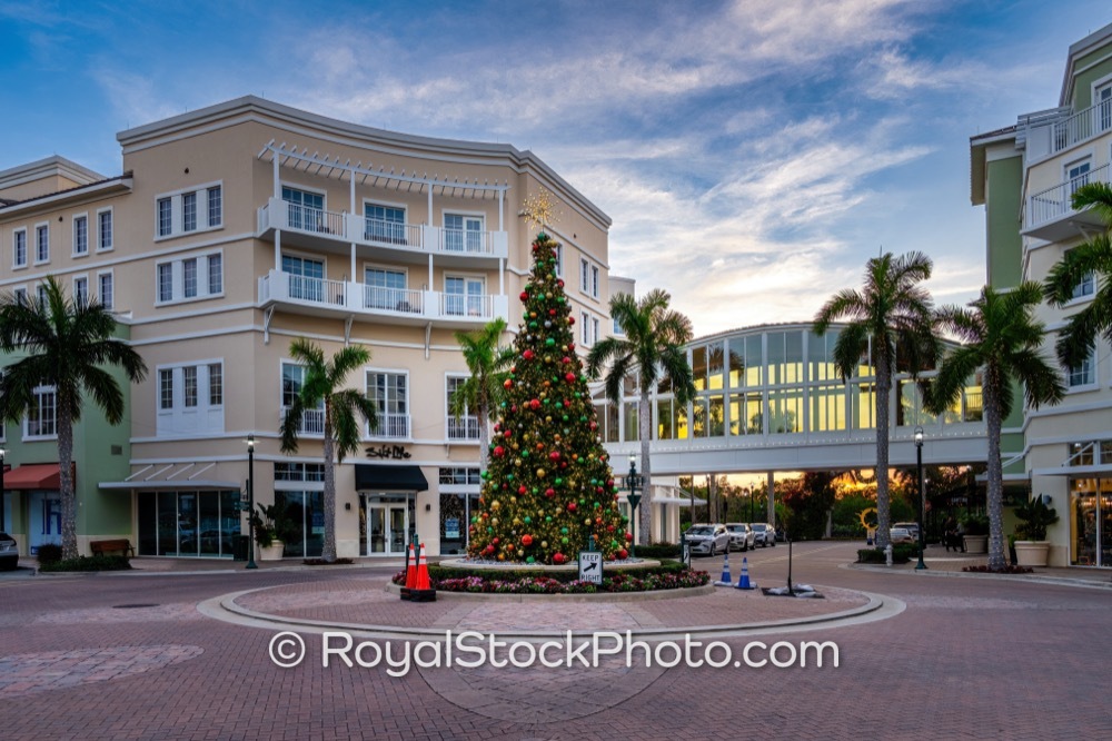 Revel in Festive Harbor Views at Harbourside Place Jupiter with Holiday Cheer on Breakwater Court 20251205