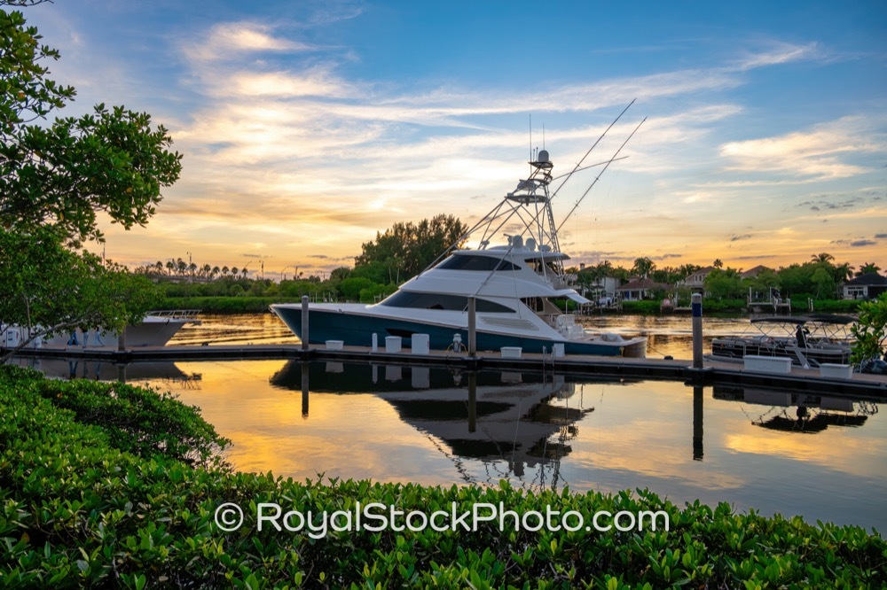 Explore Luxurious Warm Evenings at Harbourside Place Marina in Vibrant Jupiter Florida on Breakwater Court 20251205