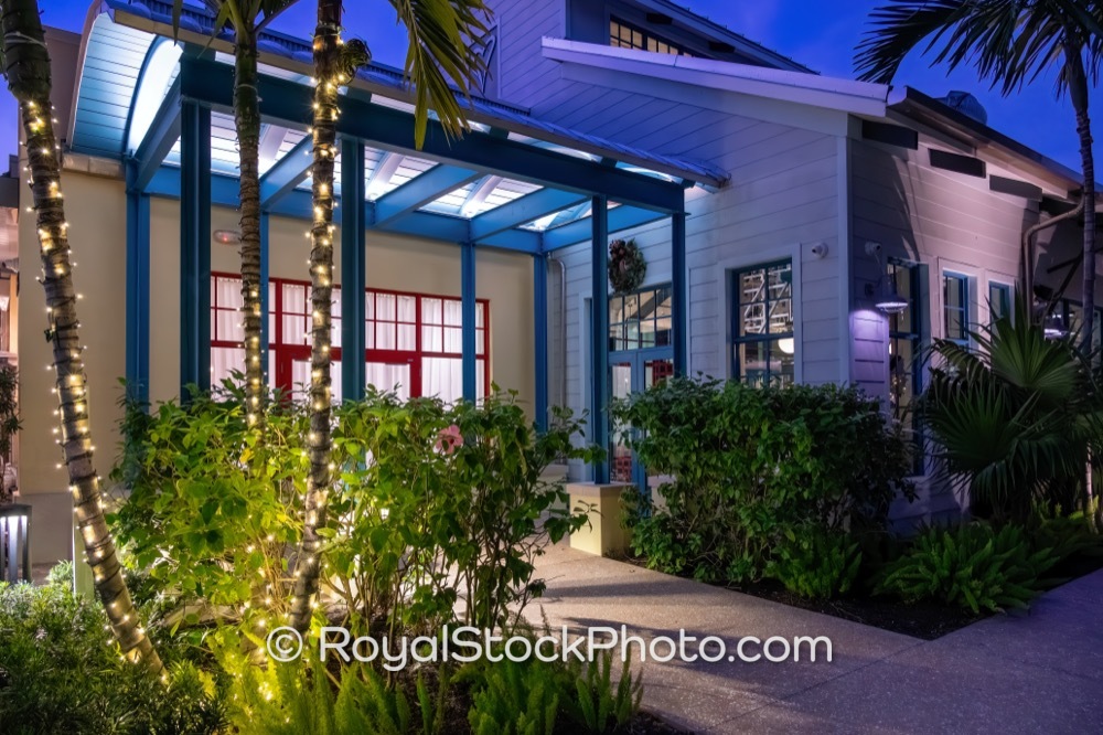 Enchanting Architectural Details Captured at Jupiters Historic District During Twilight on Love Street 20251205