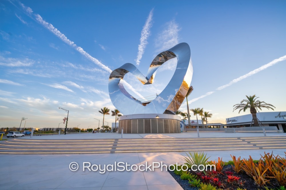 Captivating Installations Draw Visitors to Heart in the Park at Golden Hour in Port St Lucie on Southwest Discovery Way 20251212