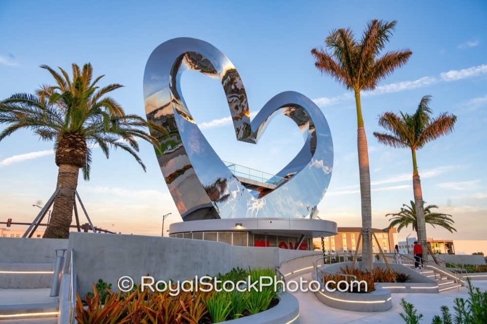 Luxurious Community Living Enhanced by Heart in the Parks Iconic Sculpture at Sunset in Port St Lucie on Southwest Discovery Way 20251212