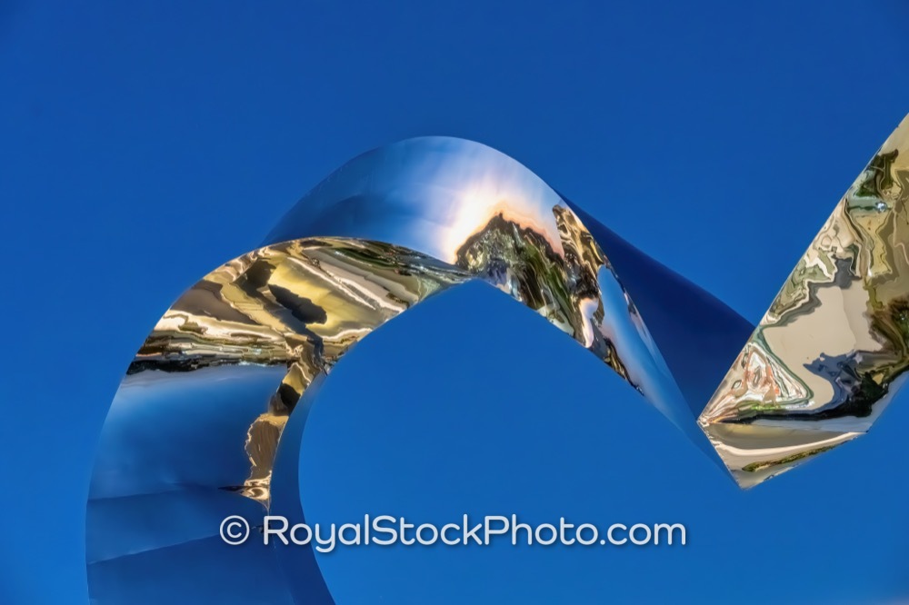 Highlighting Luxury Living with Iconic Heart in the Park Sculpture at Golden Hour in Port St Lucie on Southwest Discovery Way 20251212