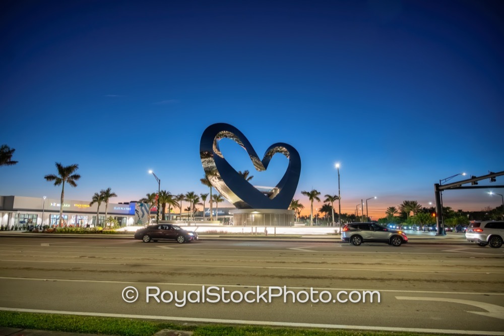 Engage Audiences with Iconic Heart Sculpture at Dusk Capturing Community and Lifestyle in Port St Lucie on Southwest Discovery Way 20251212