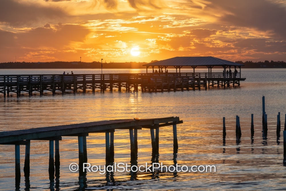 Unforgettable Sunset Views Over Melbourne Beach Pier Invite Tourists to Experience Coastal Bliss on Riverside Drive 20260102