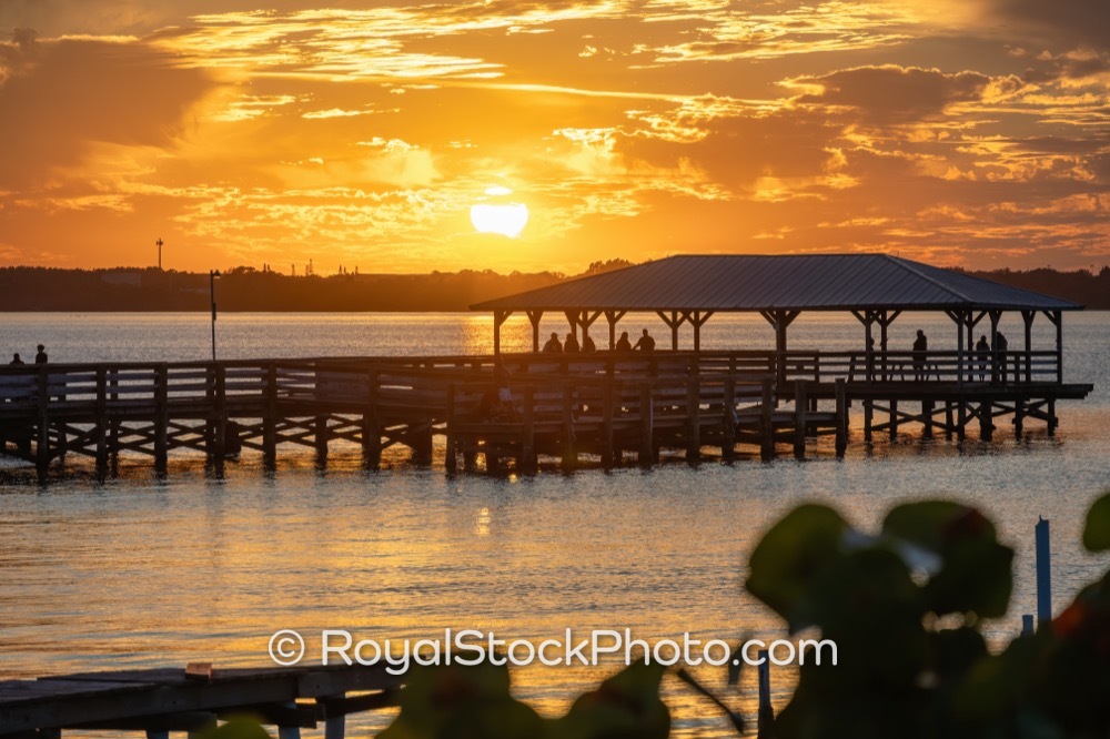 Leisurely Sunset Views at Melbourne Beach Pier Attract Visitors Seeking Relaxation on Riverside Drive 20260102