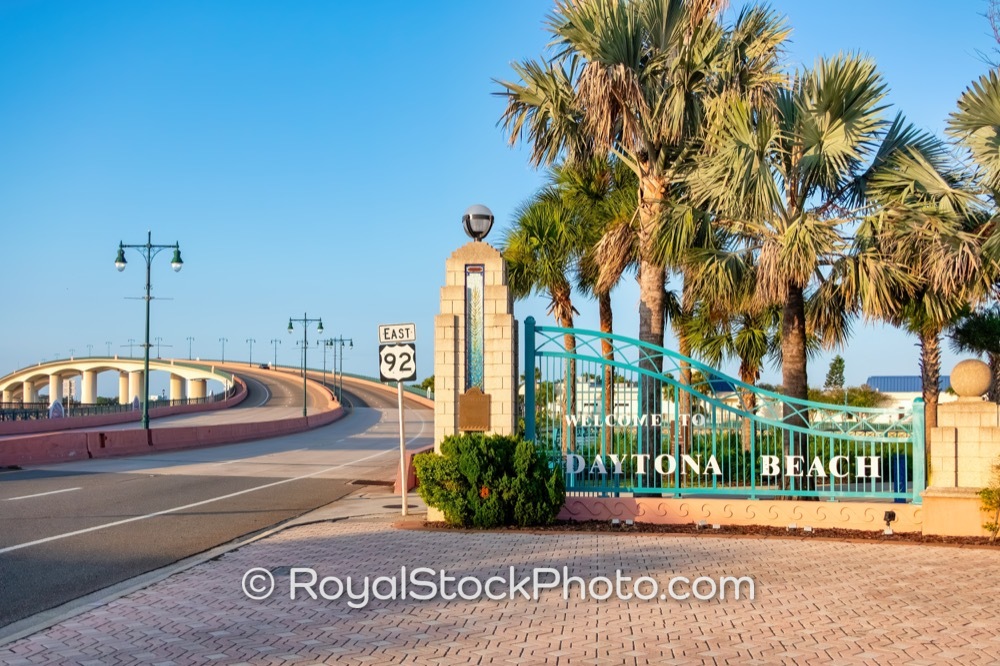 Vibrant Riverfront Access Marks Ideal Recreational Destination at Daytona Beach on South Beach Street 20250718