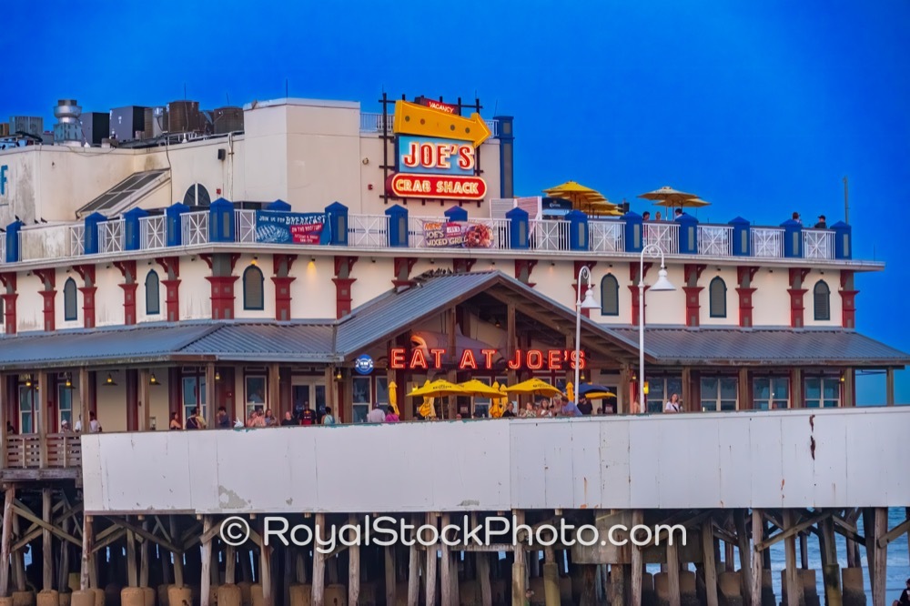 FamilyFriendly Activities and Oceanfront Dining Highlight Daytona Beachs Vibrant Pier Scene at Sunset on Main Street Bridge 20250718
