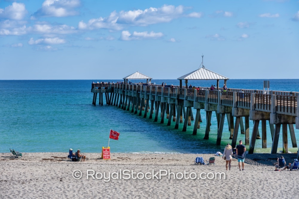 Scenic Juno Beach Pier Showcases Vibrant Recreational Culture and Natural Beauty in Florida on US Highway 1 20251121