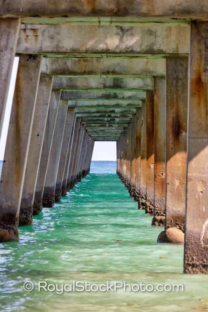 Breathtaking Coastal Views Captured Under Juno Beach Pier Transform Recreational Experiences on US Highway 1 20251121