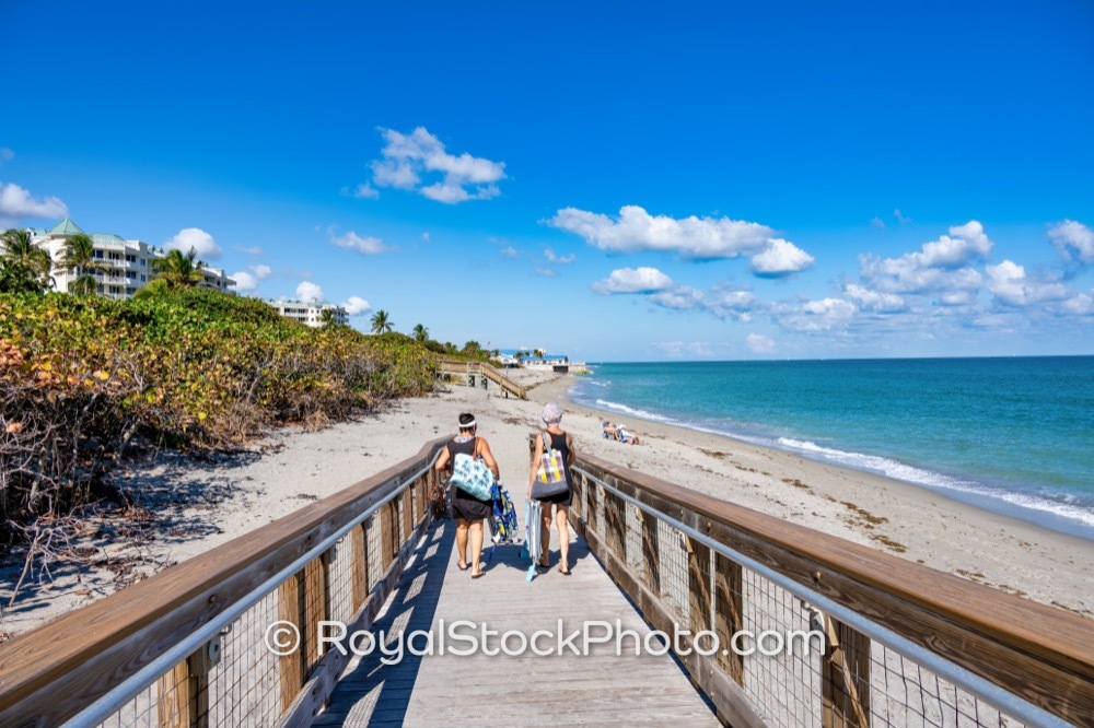 Captivating Beachfront Amenities Inspire Leisure Adventures at Juno Beach Boardwalk in Jupiter Florida on Ocean Boulevard 20251121