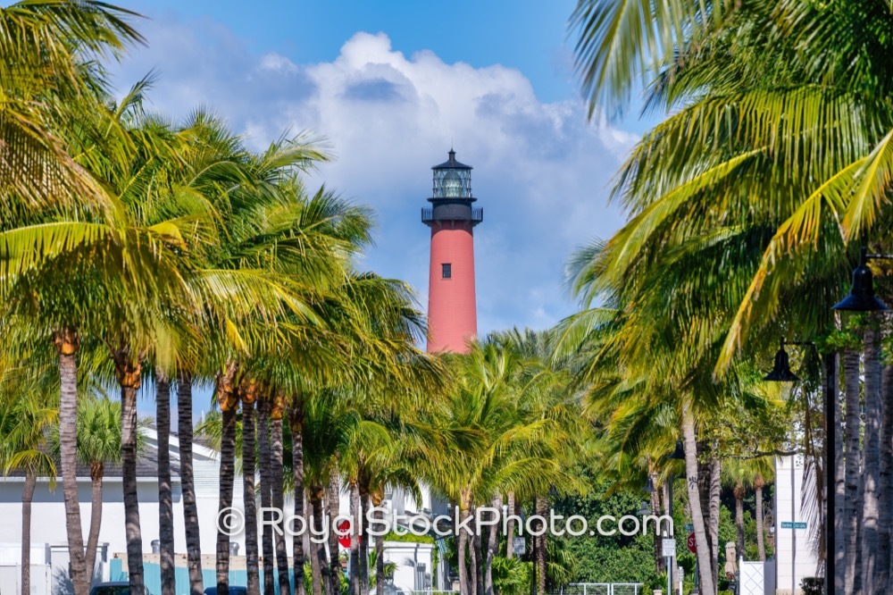 Preserve Coastal Ecosystems While Exploring the Historic Jupiter Inlet Lighthouse Surrounded by Lush Palms on Lighthouse Road 20251121