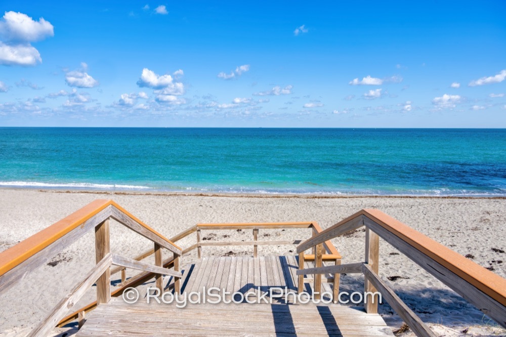 Vibrant Boardwalk Access Boosts Visitor Experience at Jupiter Beach Park in Florida on Jupiter Beach Road 20251121