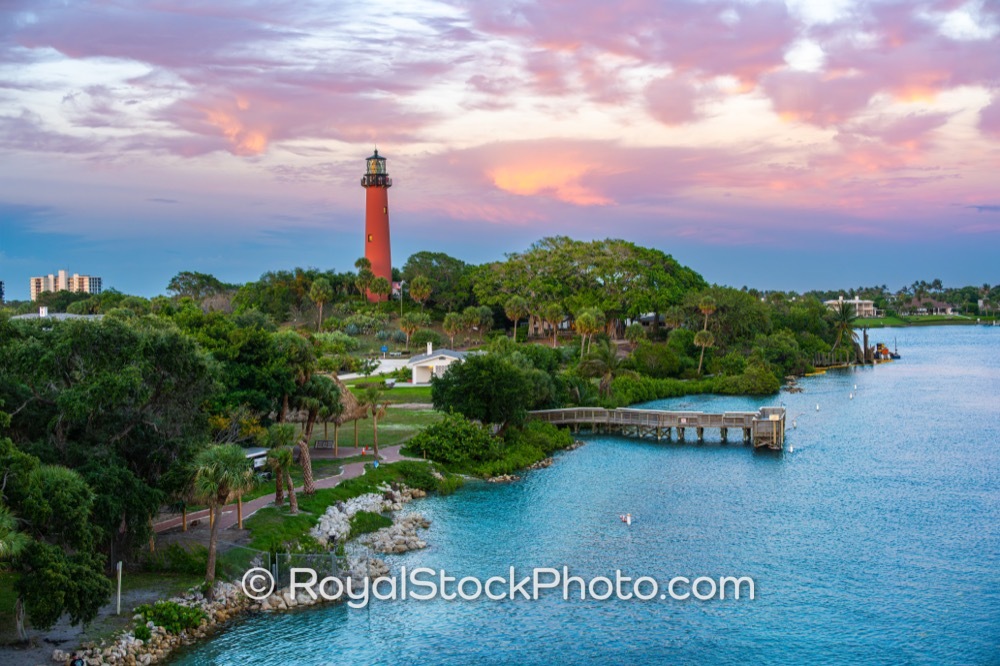 Captivating Sunsets Enhance Recreational Experiences Near Jupiter Inlet Lighthouse on Captain Armours Way 20260513
